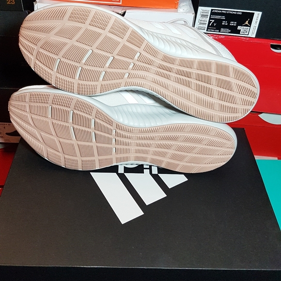 ADIDAS EDGEBOUNCE WOMEN'S US SIZE 10 BRAND NEW IN BOX - Picture 4 of 10